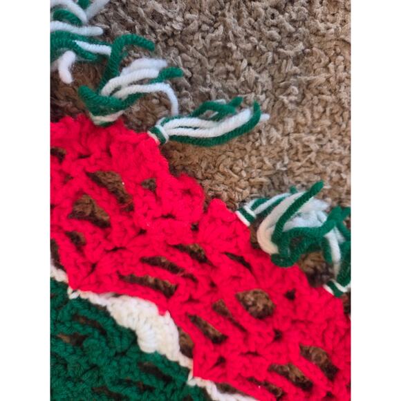 vintage hand crochet red green white holiday tree skirt tassel christmas grandma - Picture 2 of 3
